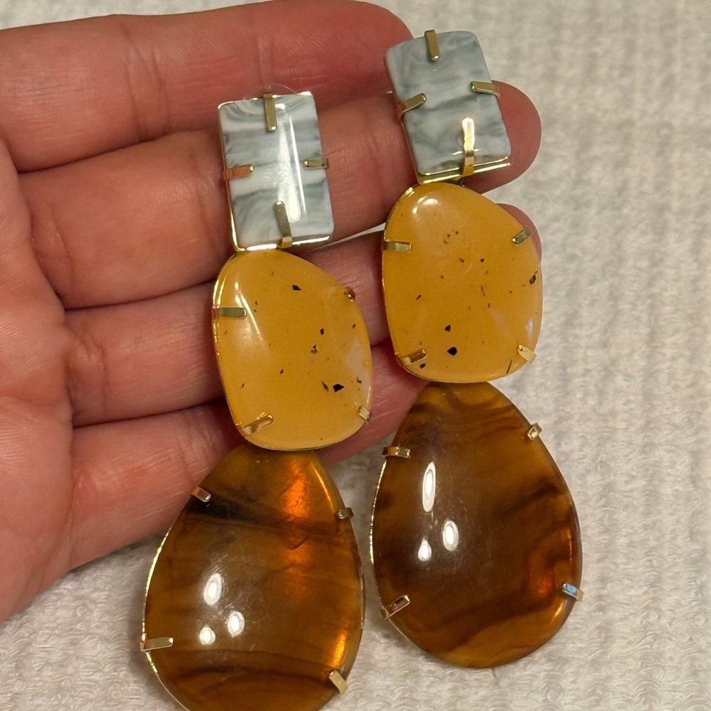 Elegant Gold and Brown Dangle Earrings